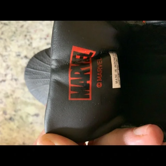 PlayStation X MARVEL SPIDER-MAN SUPERSTARS SIZE 8.5. New. Box not included. - Picture 10 of 11